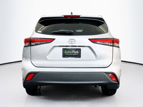 Used 2023 Toyota Highlander LE image 7