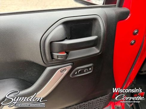 Used 2017 Jeep Wrangler Unlimited Sahara w/ Dual Top Group AWD/4WD image 16