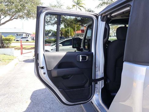 Used 2022 Jeep Gladiator Overland image 21