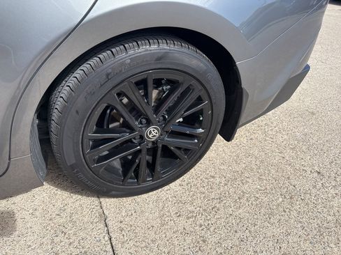 Used 2025 Toyota Camry SE w/ Convenience Package image 12