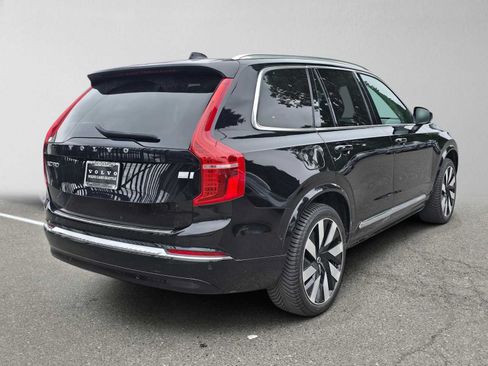 Used 2023 Volvo XC90 T8 Ultimate w/ Lounge Package AWD/4WD image 3