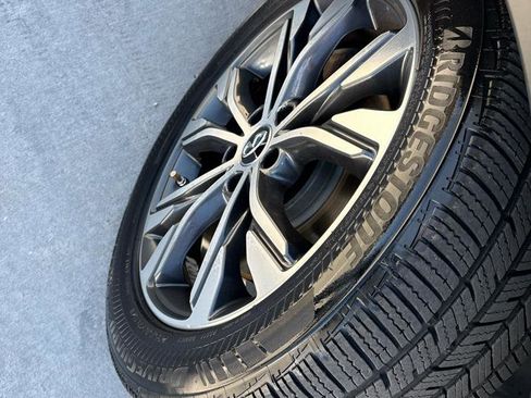 Used 2017 INFINITI QX30 Premium w/ Navigation Package image 2