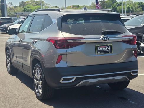 Used 2021 Kia Seltos EX AWD/4WD image 5