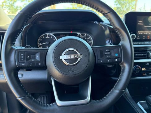 Used 2025 Nissan Pathfinder SV FWD image 30