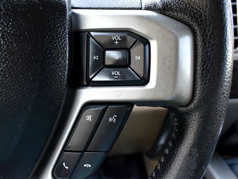 Used 2015 Ford F150 Lariat image 16