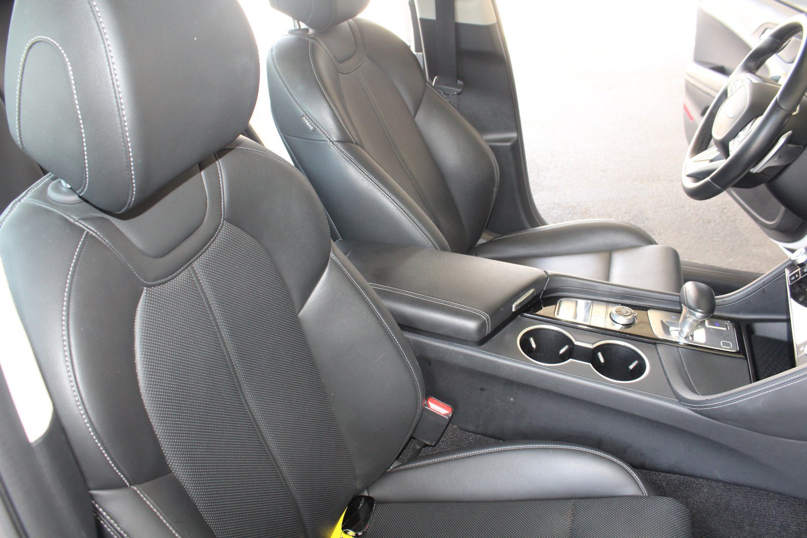 Used 2025 Genesis G70 2.5T RWD image 21