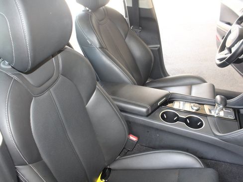Used 2025 Genesis G70 2.5T RWD image 21