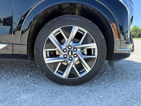 Used 2025 Cadillac Optiq Luxury 2 w/ LPO, Floor Liner Package AWD/4WD image 16
