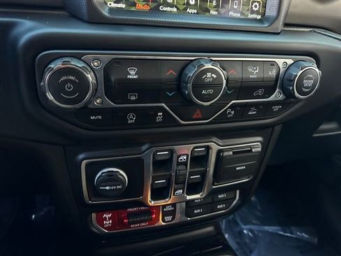 Used 2021 Jeep Wrangler Unlimited Rubicon w/ Dual Top Group AWD/4WD image 29