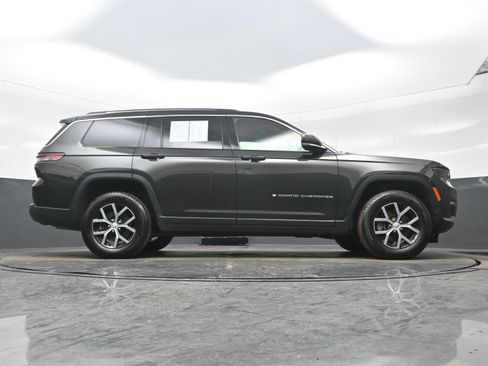 Used 2023 Jeep Grand Cherokee L Limited image 32