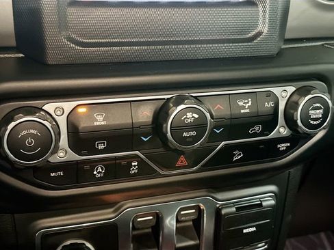 Used 2020 Jeep Wrangler Sport AWD/4WD image 16