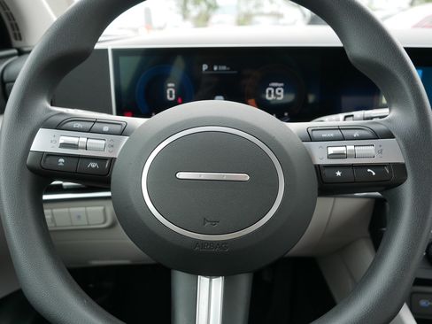 Used 2025 Hyundai Tucson SE AWD/4WD image 25