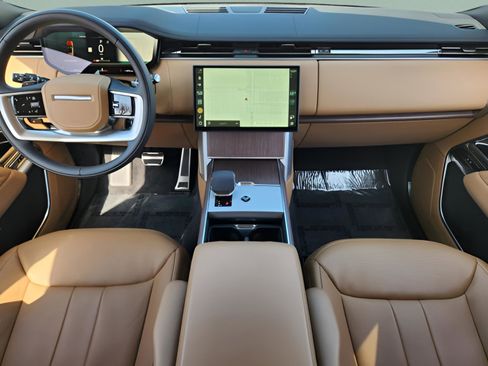Certified 2025 Land Rover Range Rover SE image 23