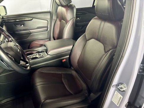 Certified 2025 Honda Pilot Black Edition image 12