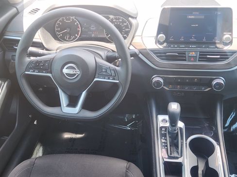 Used 2023 Nissan Altima 2.5 SV FWD image 30