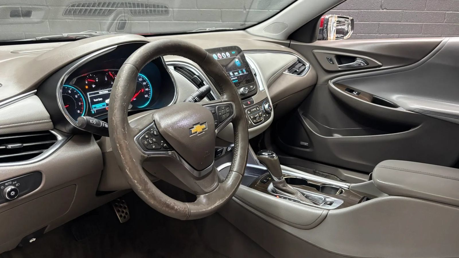 Used 2017 Chevrolet Malibu Premier w/ Premier Sun and Wheel Package FWD image 6