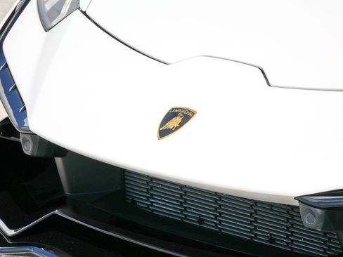 Used 2024 Lamborghini Huracan Tecnica RWD image 16