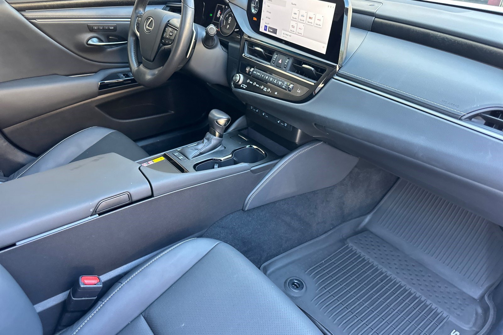 Used 2025 Lexus ES 300h F Sport w/ Accessory Package (Z1) FWD image 33