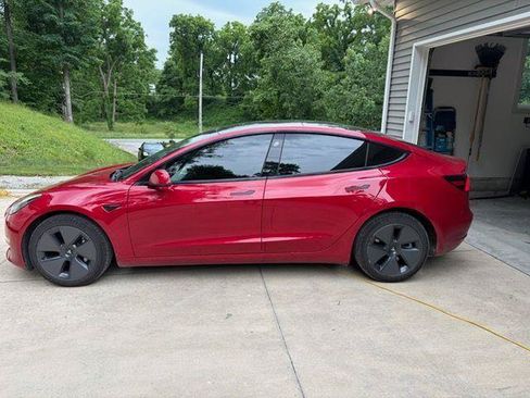 Used 2022 Tesla Model 3 RWD image 2