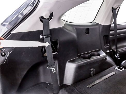 Used 2020 Toyota Highlander XLE FWD image 40