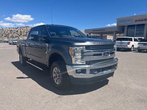 Used 2017 Ford F250 Lariat w/ Lariat Ultimate Package AWD/4WD image 21