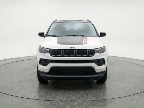 Used 2025 Jeep Compass Trailhawk AWD/4WD image 2