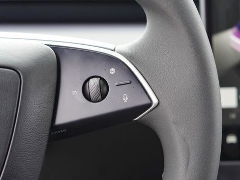 Used 2026 Tesla Model Y 2WD image 17