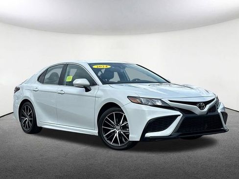 Certified 2024 Toyota Camry SE w/ Convenience Package FWD image 2