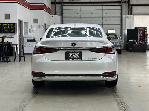 Used 2019 Lexus ES 300h 300H w/ Premium Package image 3