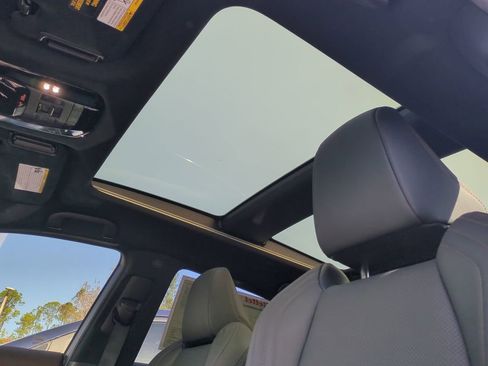 Used 2021 Toyota Venza Limited image 20