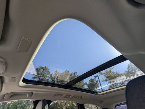 Certified 2023 Volvo XC60 B5 Plus w/ Climate Package image 22