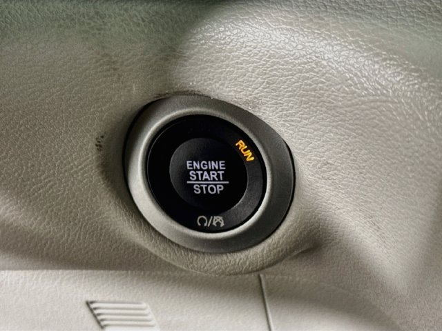 Used 2023 Chrysler Pacifica Touring-L FWD image 18