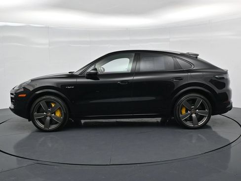 Certified 2023 Porsche Cayenne Turbo S AWD/4WD image 2