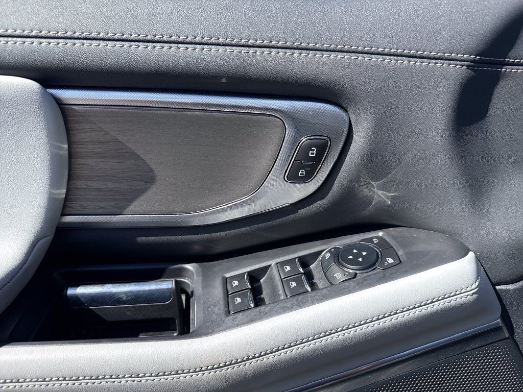 Used 2025 Ford Expedition Platinum AWD/4WD image 8
