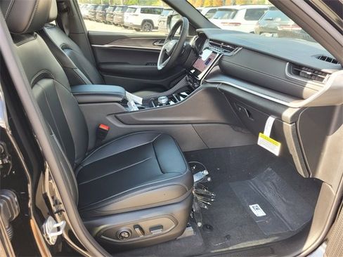 New 2025 Jeep Grand Cherokee L Limited image 15