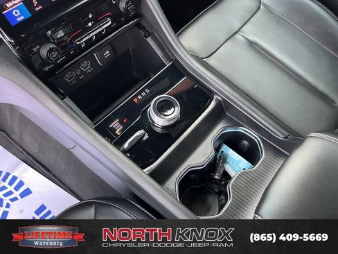 Used 2025 Jeep Grand Cherokee L Limited AWD/4WD image 11