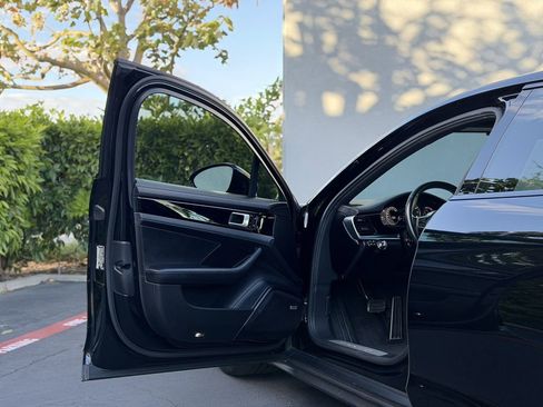 Used 2018 Porsche Panamera 4S image 19