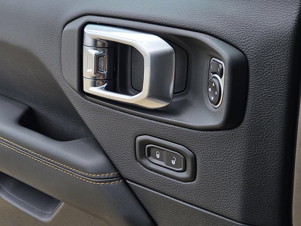 New 2025 Jeep Wrangler Unlimited Sahara AWD/4WD image 16