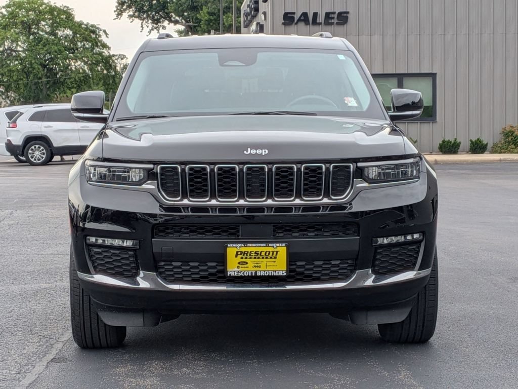 Used 2023 Jeep Grand Cherokee L Limited AWD/4WD image 2