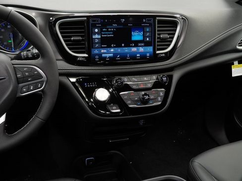 New 2026 Chrysler Pacifica Select image 20