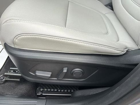 Used 2025 Hyundai Tucson Limited image 12