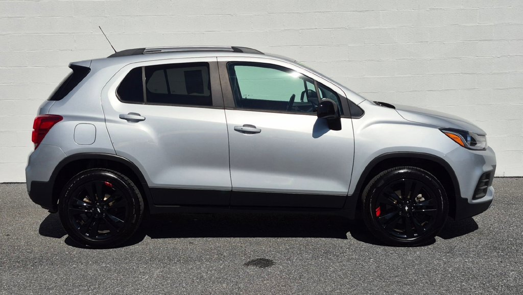 Used 2020 Chevrolet Trax LT w/ Redline Edition AWD/4WD image 6