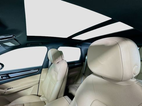 Certified 2022 Porsche Cayenne Platinum Edition image 14