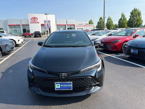 Used 2025 Toyota Corolla SE FWD image 2