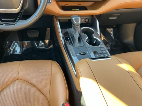 Used 2023 Toyota Highlander Platinum image 22