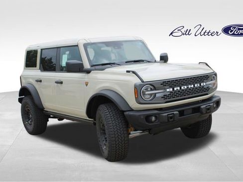 New 2026 Ford Bronco Badlands image 2