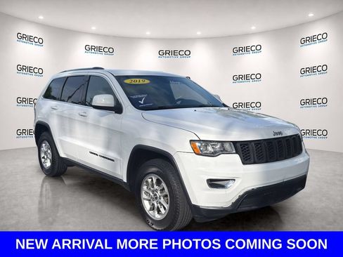 Used 2019 Jeep Grand Cherokee Laredo RWD image 1