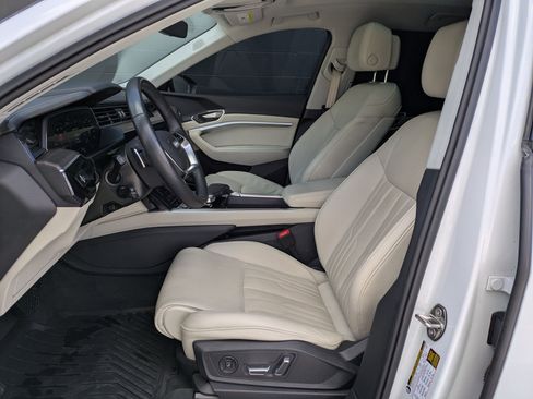 Used 2024 Audi Q8 e-tron Prestige w/ Prestige Package image 22