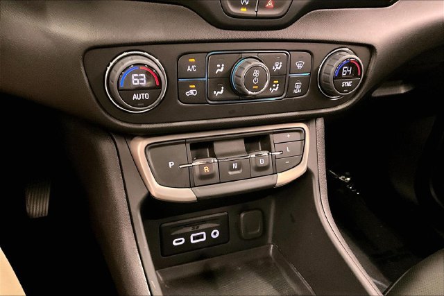 Used 2024 GMC Terrain Denali w/ Denali Premium Package AWD/4WD image 31