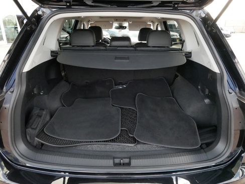 Used 2023 Volkswagen Tiguan SE w/ Panoramic Sunroof Package AWD/4WD image 19
